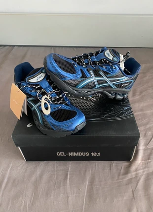 Asics Gel-Nimbus 10.1 - Noir et Bleu Grand Shark - 42, marca: Asics, estado: Novo com etiquetas, tamanho: 42, €140.90, €148.65 inclui Proteção do Comprador