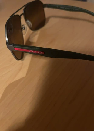 Prada zonnebril, merk: Prada, staat: Goed, € 1,00, € 1,75 inclusief Kopersbescherming