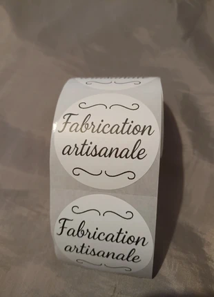 Lot de 20 étiquettes rondes “Fabrication artisanale”  50×50 mm design élégant, merk: sansnom., staat: Nieuw zonder prijskaartje, € 1,00, € 1,75 inclusief Kopersbescherming Pro