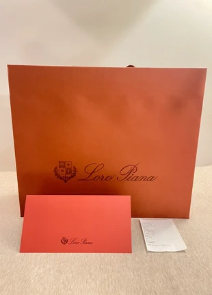 Loro Piana Un sac d'emballage, une facture et un porte-ticket., marque: Loro Piana, état: Neuf avec étiquette, 13,00 €, 14,35 € Protection acheteurs (Pro) incluse