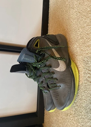 Nike 2010 hyperdunk 42,5, merk: Nike, staat: Goed, maat: 42.5, € 15,00, € 16,45 inclusief Kopersbescherming