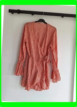 Robe portefeuille fleurie H&M taille 42, marque: H&M, état: Très bon état, taille: XL / 42 / 14, 7,00 €, 8,05 € Protection acheteurs (Pro) incluse