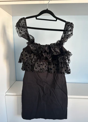 Robe noire, avec volants en mousseline à pois. Élastique. Chez Zara - 129, marque: Zara, état: Très bon état, taille: M / 38 / 10, 8,00 €, 9,10 € Protection acheteurs incluse