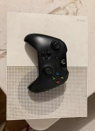 Xbox One S 500Go, brand: Microsoft, condition: Good, €70.00, €74.20 includes Buyer Protection