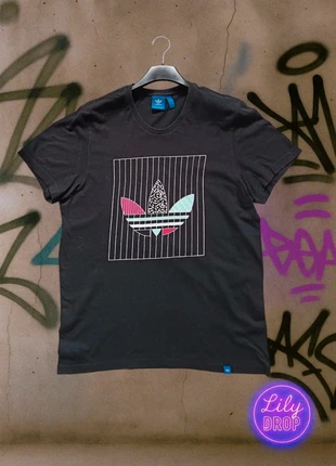 🎨 T-shirt Adidas Originals – logo Trefoil graphique, merk: adidas, staat: Heel goed, maat: L, € 9,50, € 10,68 inclusief Kopersbescherming