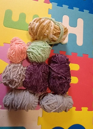 N.8 gomitoli fettuccia ciniglia, brand: LAINE, condizioni: Nuovo senza cartellino, €2.50, €3.33 include la Protezione acquisti