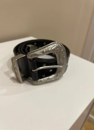 Cinturón tachas, marca: Zara, estado: Muy bueno, tamaño: 90 cm, 5,00 €, 5,95 € Protección al comprador incluida