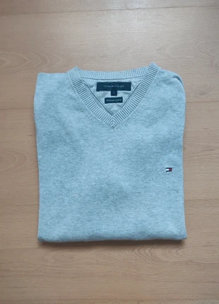 Pull léger Tommy Hilfiger gris taille S, marque: Tommy Hilfiger, état: Très bon état, taille: S, 20,00 €, 21,70 € Protection acheteurs incluse