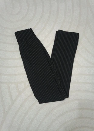 Élégant Pantalon NA-KD Noir à Rayures Blanches (Taille 34), marque: NA-KD, état: Très bon état, taille: XS / 34 / 6, 4,99 €, 5,94 € Protection acheteurs incluse