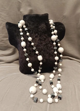 Pack Y2K collares y pendientes blanco y negro 2000s, marca: Vintage Boutique, estado: Novo com etiquetas, €7.99, €9.09 inclui Proteção do Comprador