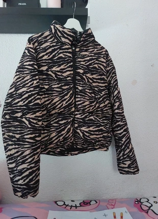 Plumas H&M estampado cebra – talla L (animal print), marca: H&M, estado: Muito bom, tamanho: L / 40 / 12, €10.00, €11.20 inclui Proteção do Comprador