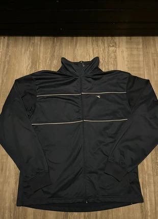 Diadora zip up, merk: Diadora, staat: Heel goed, maat: M, € 8,00, € 9,10 inclusief Kopersbescherming