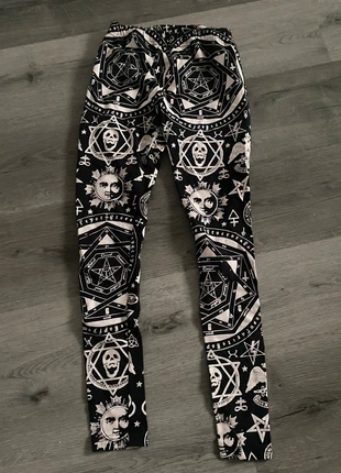 Killstar Legging, merk: Killstar, staat: Goed, maat: XS / 34 / 6, € 5,00, € 5,95 inclusief Kopersbescherming