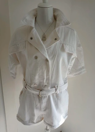 Magnifique combishort en jean's blanc en coton T.M, staat: Heel goed, maat: M / 38 / 10, € 11,90, € 13,20 inclusief Kopersbescherming Pro