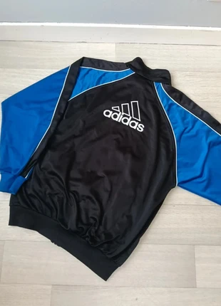 Veste Adidas Y2K vintage 90's bleu/noir taille S avec logo dans le dos, merk: adidas, staat: Heel goed, maat: S, € 35,00, € 37,45 inclusief Kopersbescherming