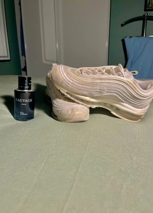 Chaussures air max 95 blanche, marque: Nike, état: Bon état, taille: 36, 8,00 €, 9,10 € Protection acheteurs incluse