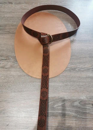 Ceinture style médiéval motifs celtiques marron, marque: medieval style, état: Très bon état, taille: Ajustable, 10,00 €, 11,20 € Protection acheteurs (Pro) incluse
