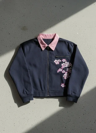 Veste bleu marine à col rose et broderie florale, marque: VOIDLINE STUDIO, état: Très bon état, taille: M / 38 / 10, 89,90 €, 95,10 € Protection acheteurs incluse