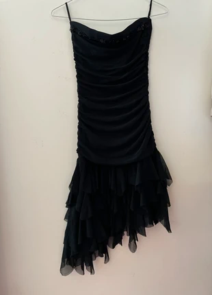 Robe mini bustier à volants asymétrique noire, marque: sans marque, état: Très bon état, taille: S / 36 / 8, 10,00 €, 11,20 € Protection acheteurs incluse