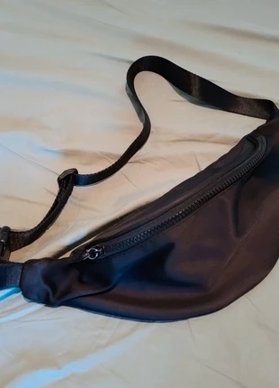 Black fannypack, marque: Bershka, état: Très bon état, 4,00 €, 4,90 € Protection acheteurs incluse