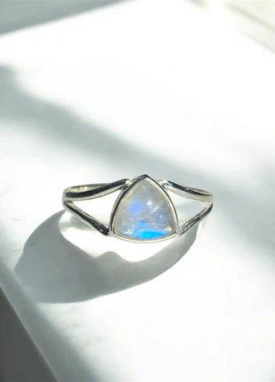 Bague élégante de forme triangulaire en argent massif 925 avec pierre de lune arc-en-ciel, brand: Argent, condition: Very good, size: 16.9 mm Ø, €15.00, €16.45 includes Buyer Protection