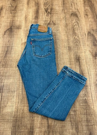 Jean Levi’s 501 Premium W23 L26, brand: Levi's, condizioni: Ottime, taglia: XS / IT 38 / EU 34, €29.90, €32.10 include la Protezione acquisti
