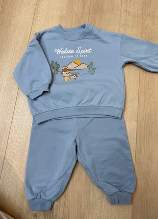 Ensemble jogging h&m taille 6/9, brand: H&M, condizioni: Ottime, taglia: 6-9 mesi / 68 cm, €8.00, €9.10 include la Protezione acquisti