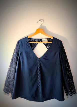 Haut Chemise blouse en soie et dentelle bleue dos nu Sézane 36, marque: Sézane, état: Très bon état, taille: S / 36 / 8, 46,00 €, 49,00 € Protection acheteurs incluse