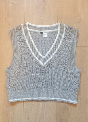 H&M pull sans manche col en V - Taille S - Gris - très bon état, brand: H&M, condition: Very good, size: S / 36 / 8, €3.00, €3.85 includes Buyer Protection