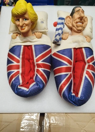 Royal Family Lady Diana Principe Carlo pantofole ciabatte da collezione, brand: Spitting Imago, condizioni: Buone, taglia: Altro, €59.00, €62.65 include la Protezione acquisti