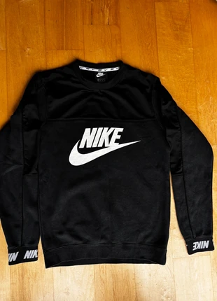 Black Nike Sweatshirt (Size XS), brand: Nike, condition: New without tags, size: XS, €12.00, €13.30 includes Buyer Protection