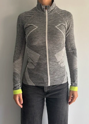Chaqueta deportiva gris ajustada mujer talla S, marca: Oysho, estado: Muito bom, tamanho: S / 36 / 8, €12.00, €13.30 inclui Proteção do Comprador