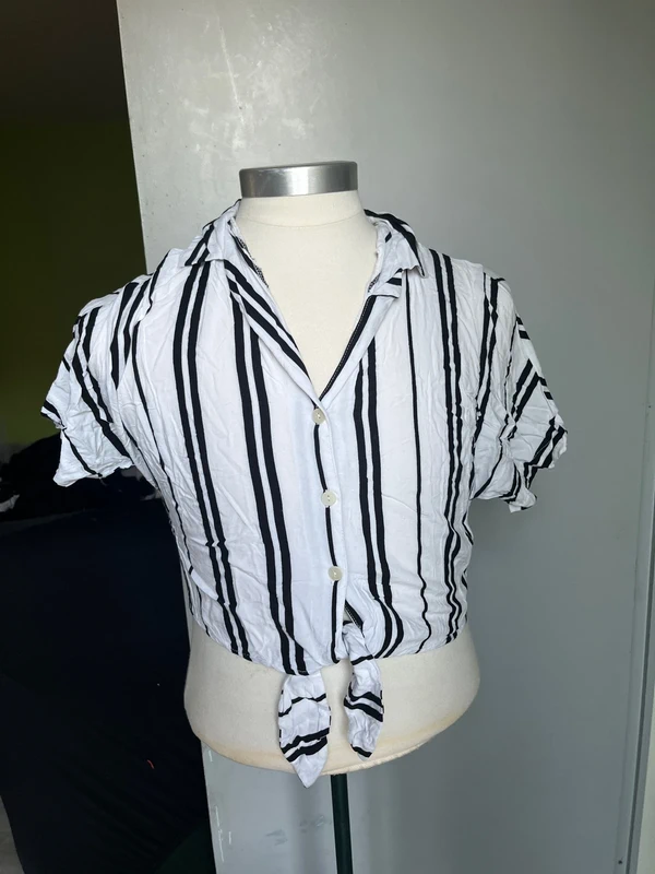 Blouse courte Bershka