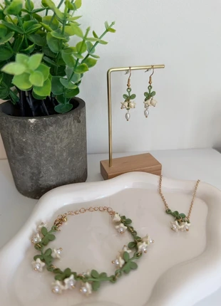 Jewellery set, lily earrings, flower jewellery, gold necklace, flower bracelet, brand: Set, condition: New with tags, £6.40, £7.42 includes Buyer Protection