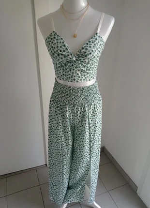 Magnifique ensemble crop top vert avec noeud et pantalon jambes larges confortable côtés ouverts T.S, estado: Bueno, tamaño: S / 36 / 8, 8,90 €, 10,05 € Protección al comprador Pro incluida