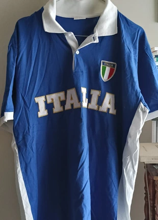 T-shirt/polo Italia con colletto e due bottoni, merk: Blu mar, staat: Heel goed, maat: XL, € 10,90, € 12,15 inclusief Kopersbescherming