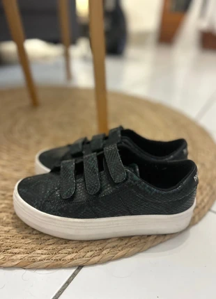 Baskets compensées à scratchs – vert foncé effet croco, marque: no name, état: Bon état, taille: 38, 10,00 €, 11,20 € Protection acheteurs incluse