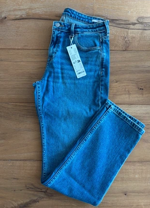 Jean Esprit Straight neuf avec étiquette, brand: Esprit, condizioni: Nuovo con cartellino, taglia: S / IT 40 / EU 36, €20.00, €21.70 include la Protezione acquisti
