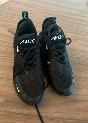 Airmax 270 taille taille 37, marke: Nike, zustand: Zufriedenstellend, größe: 37, 8,00 €, 9,10 € inklusive Vinted-Käuferschutz