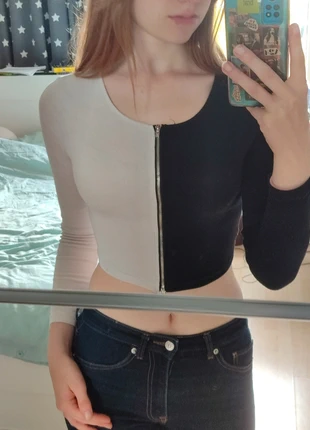 Black/White cropped shirt, merk: Shein, staat: Goed, maat: S / 36 / 8, € 1,50, € 2,28 inclusief Kopersbescherming