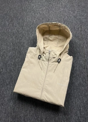 Veste coupe vent, imperméable beige Carhartt avec capuche intégré taille M, parfait pour automne, marque: Carhartt, état: Très bon état, taille: M, 49,00 €, 52,15 € Protection acheteurs incluse