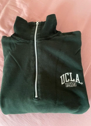 Green UCLA sweater, marca: H&M, estado: Muito bom, tamanho: L, €5.50, €6.48 inclui Proteção do Comprador