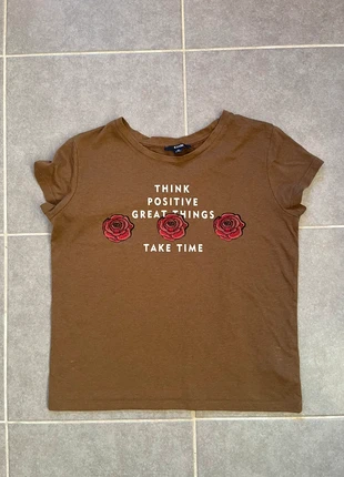 T-shirt kiabi kaki à inscription avec roses, brand: Kiabi, condition: Very good, size: 13 years / 158 cm, €5.00, €5.95 includes Buyer Protection