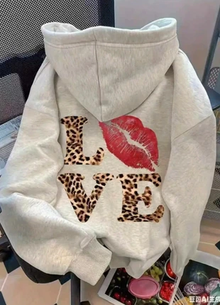 Sweat à capuche avec inscrit love au dos - Taille M - Couleur : Grise, marke: Aesthetic, zustand: Neu, größe: S / 36 / 8, 35,00 €, 37,45 € inklusive Vinted-Käuferschutz