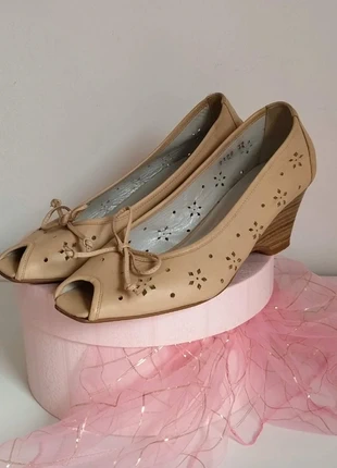 Zapatos estilo bailarina con cuña mujer n° 37 piel beige 129€ Montesinos 🇪🇸, brand: Montesinos, condizioni: Ottime, taglia: 37, €35.00, €37.45 include la Protezione acquisti