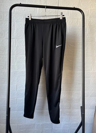 Black woman joggers training pants sportswear Nike, merk: Nike, staat: Heel goed, maat: S / 36 / 8, € 14,99, € 16,44 inclusief Kopersbescherming