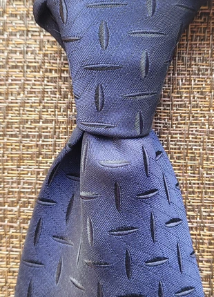 Cravate classique marine à petits motifs ton sur ton, merk: Canda, staat: Heel goed, € 5,50, € 6,48 inclusief Kopersbescherming Pro