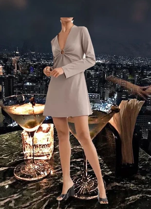 Vestito Marrone a Maniche Lunghe con Scollo a V & Anello (H&M), merk: H&M, staat: Nieuw zonder prijskaartje, maat: S / 36 / 8, € 6,00, € 7,00 inclusief Kopersbescherming