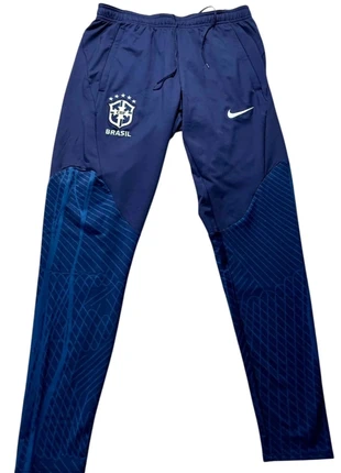 Nike Brasil CBF pantalon Foot training Dri‑FIT bleu M, slim, collection 2022/23 logo brodé, merk: Nike, staat: Heel goed, maat: M, € 22,00, € 23,80 inclusief Kopersbescherming