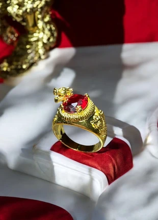 Bague fantaisie inspiration Chine dorée avec forme de Dragon et pierre rouge en Zircon Cubique, zustand: Sehr gut, größe: 62.2 mm / 19.8 mm Ø, 12,99 €, 14,34 € beinhaltet Vinted-Käuferschutz Pro